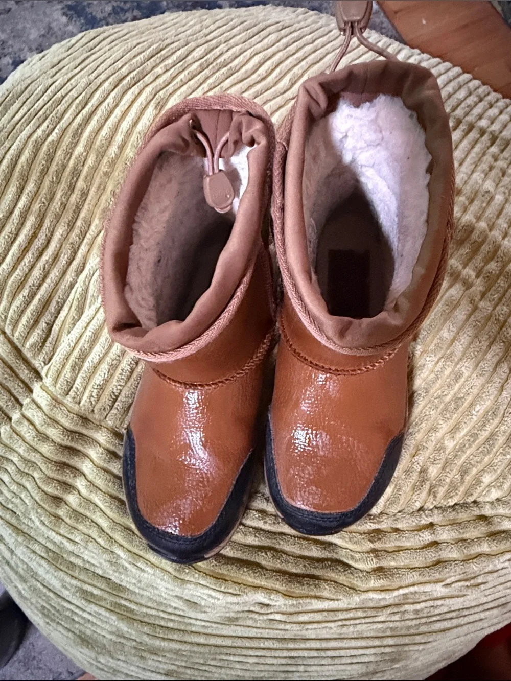 UGG quick upper scrap